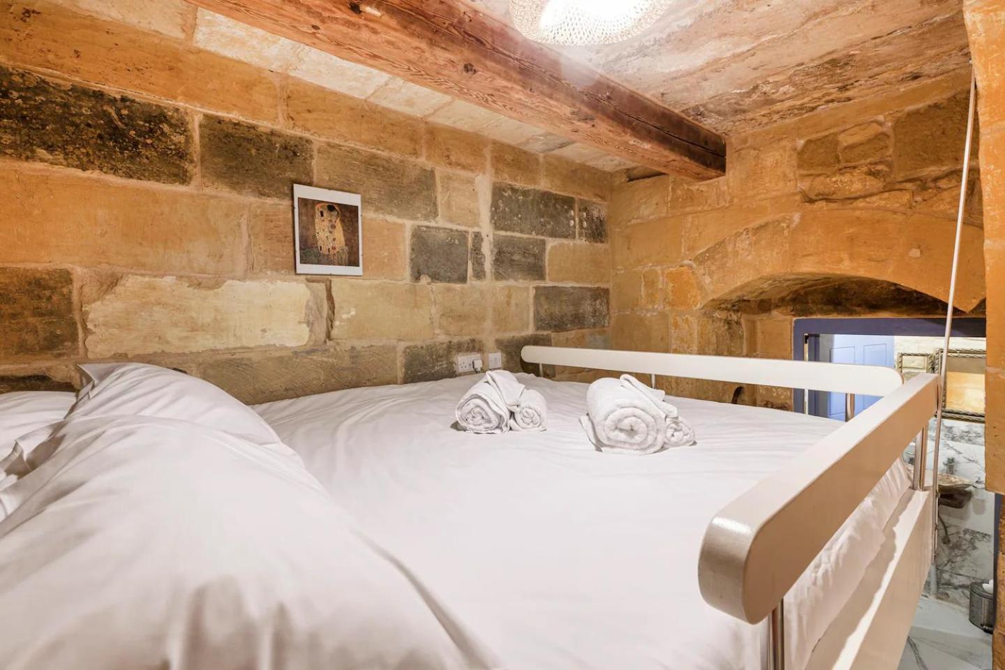 Historic Hideaways - 900 Year Old Converted Studios Victoria Exterior foto
