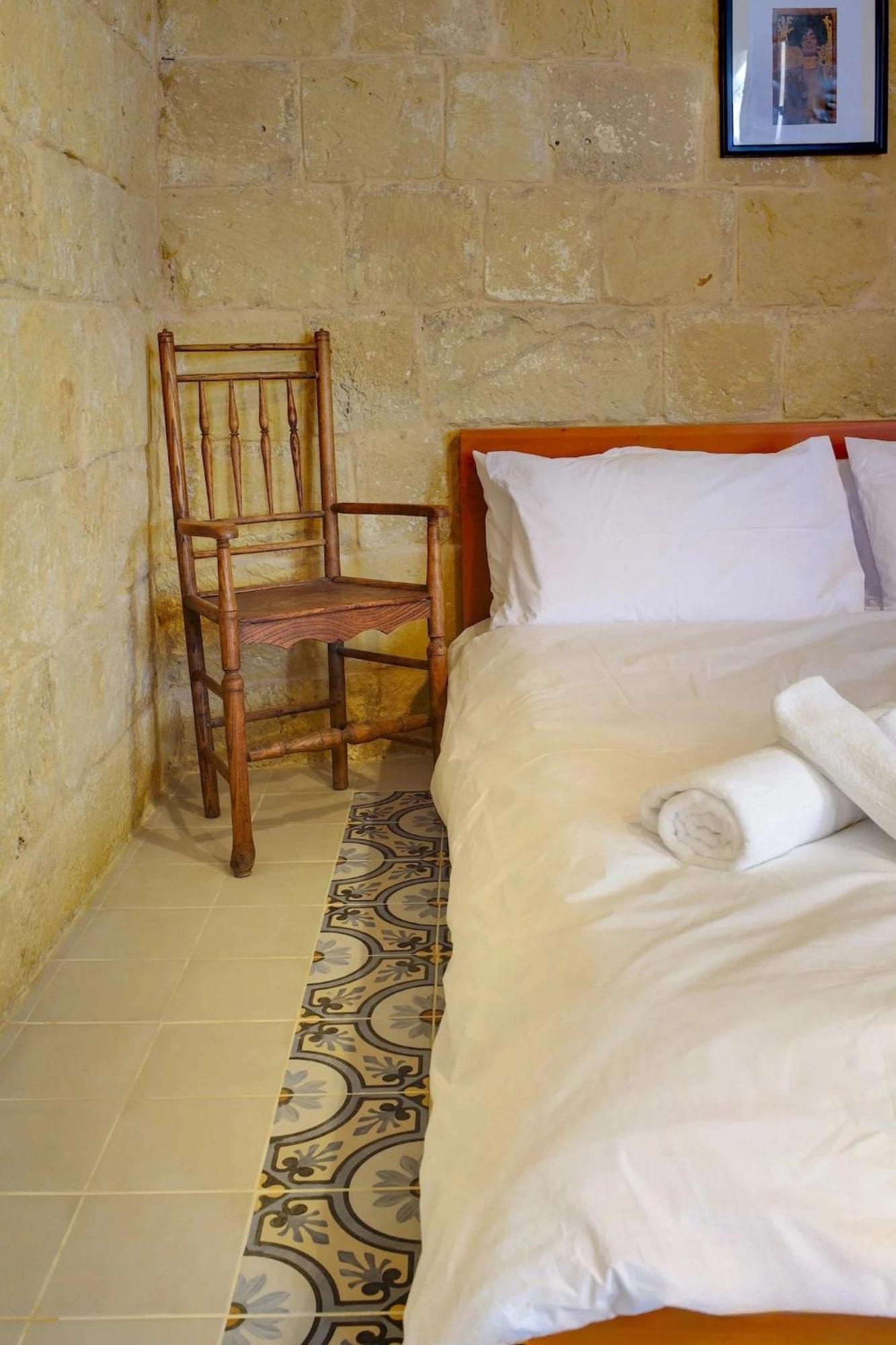 Historic Hideaways - 900 Year Old Converted Studios Victoria Exterior foto