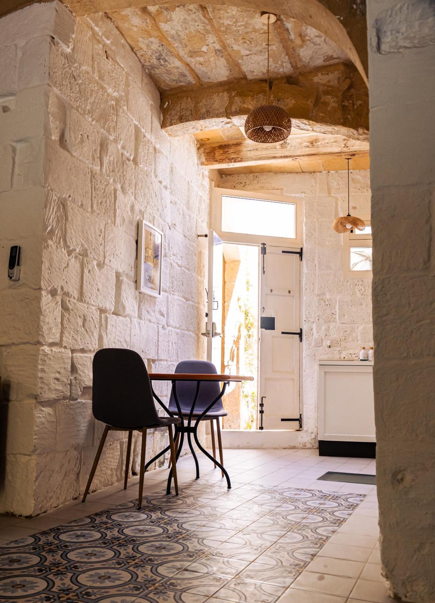Historic Hideaways - 900 Year Old Converted Studios Victoria Exterior foto