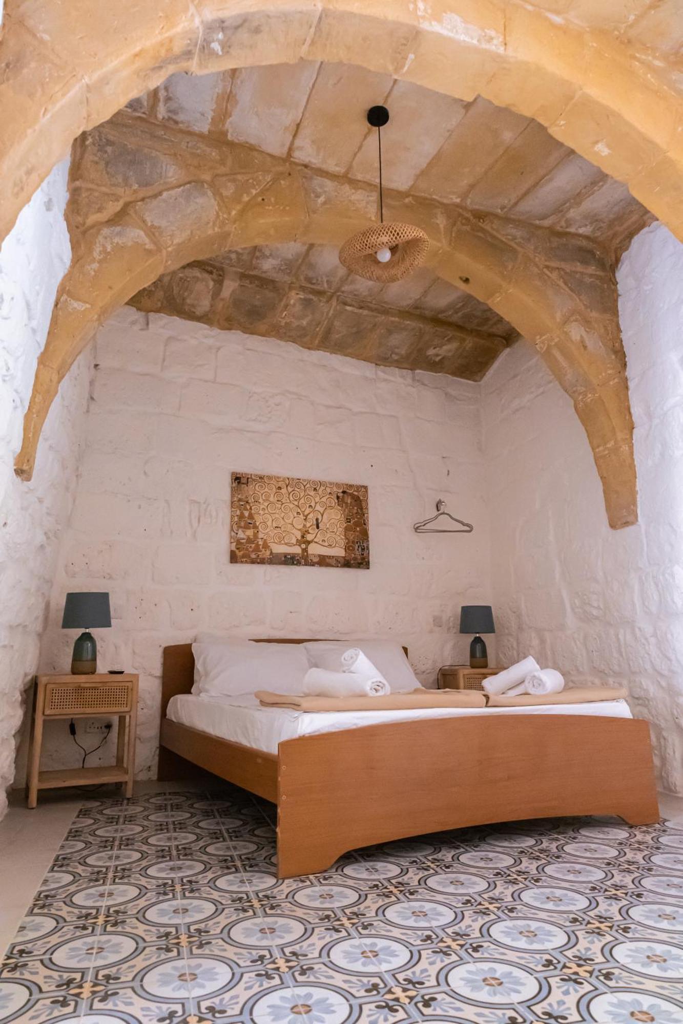 Historic Hideaways - 900 Year Old Converted Studios Victoria Exterior foto