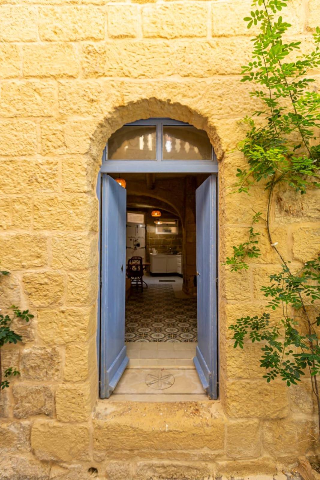 Historic Hideaways - 900 Year Old Converted Studios Victoria Exterior foto
