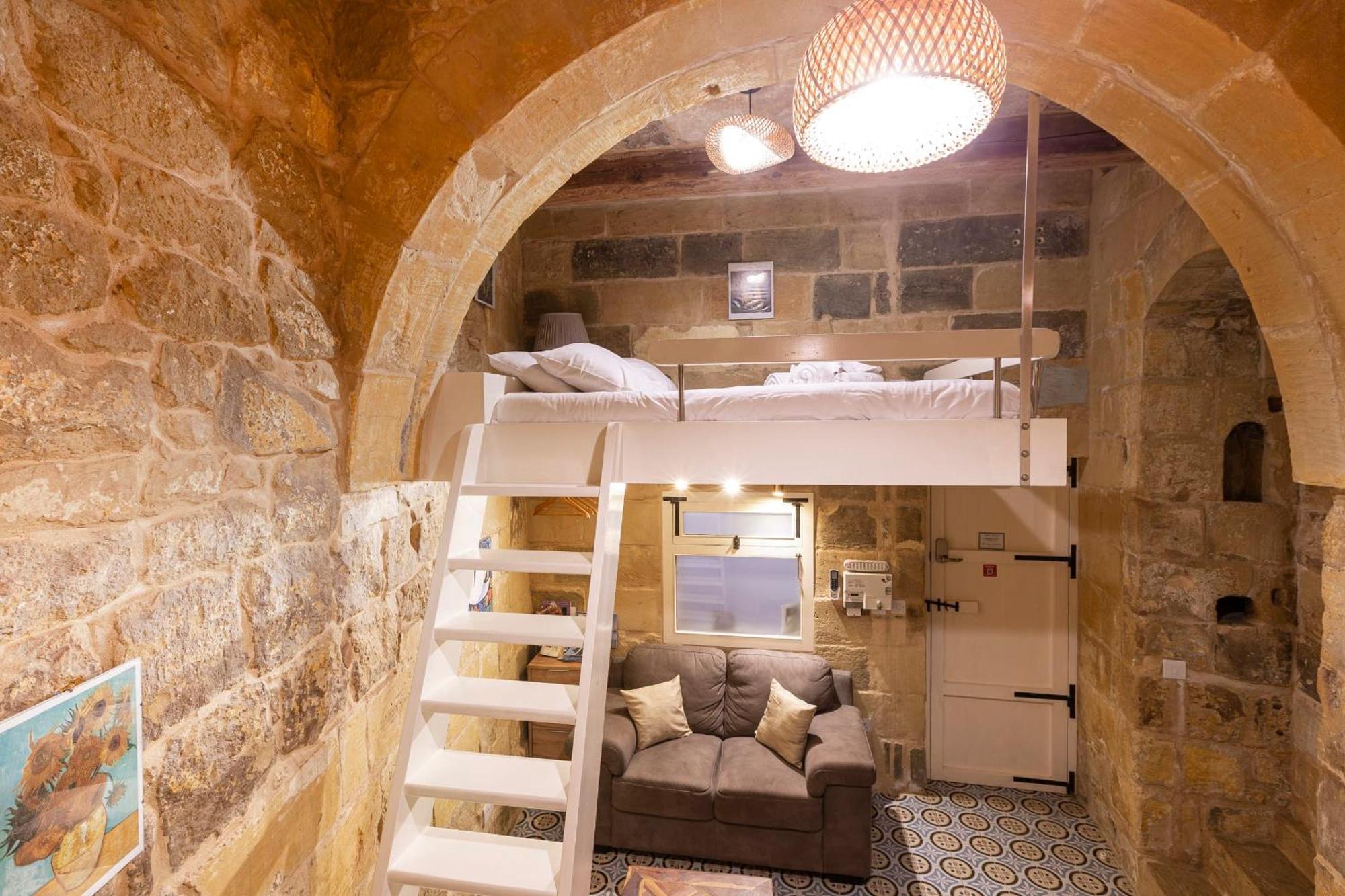 Historic Hideaways - 900 Year Old Converted Studios Victoria Exterior foto